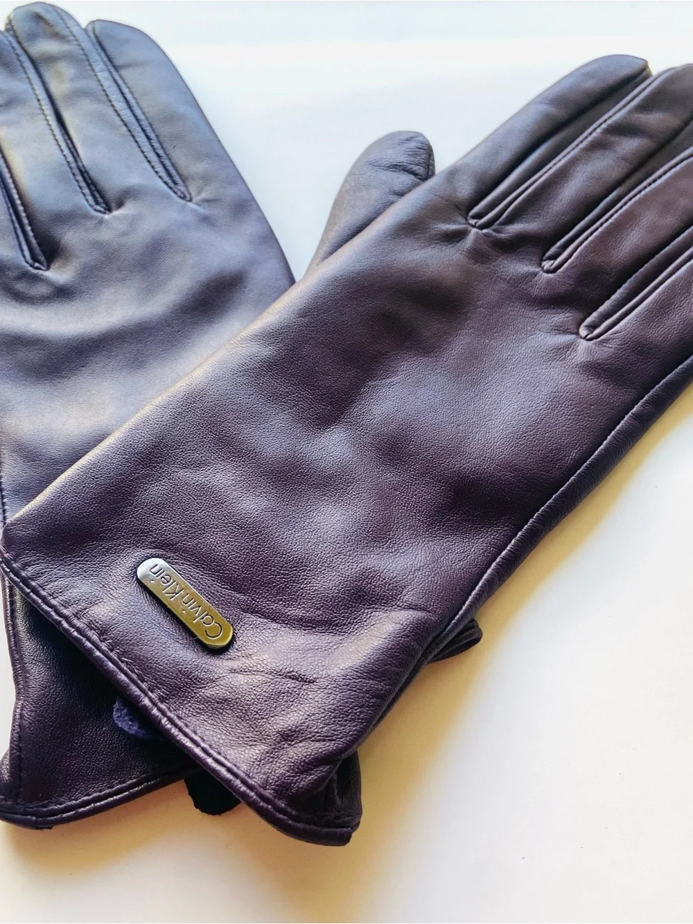 Calvin Klein Women’s Touchscreen Gloves: phone -friendly, never worn, Plum